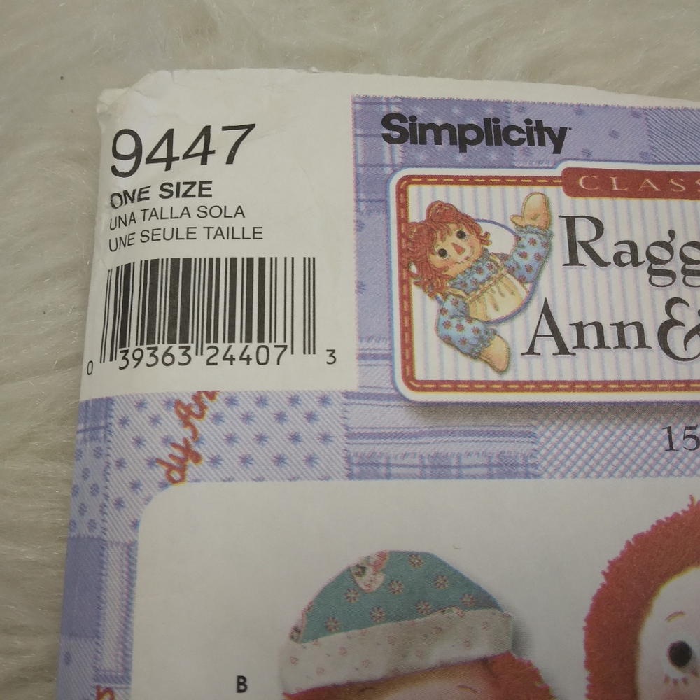 SIMPLICITY 9447  Raggedy Ann & Andy dolls and clothes 3 sizes & Classic Wardrobe - Picture 2 of 5